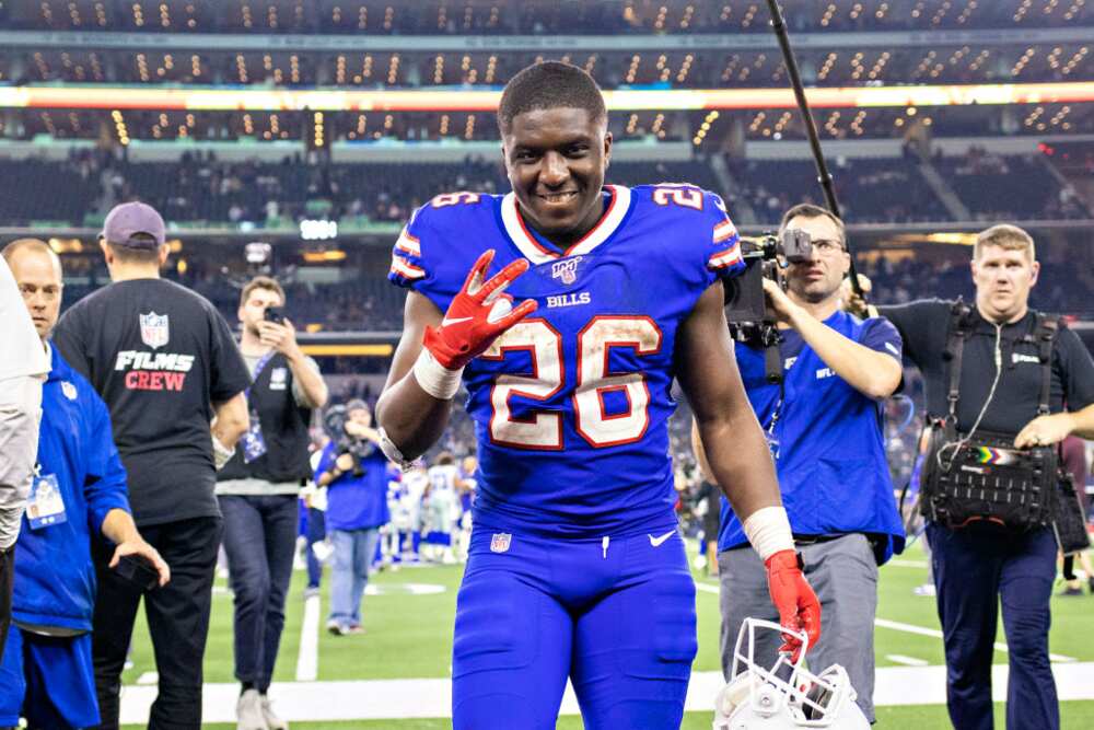 Is Devin Singletary related to Mike Singletary?