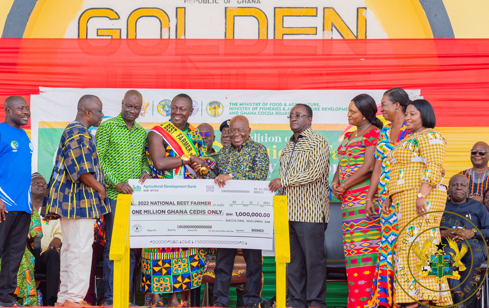 Akufo-Addo presents GH¢1 million winning prize to National Best Farmer for 2022.