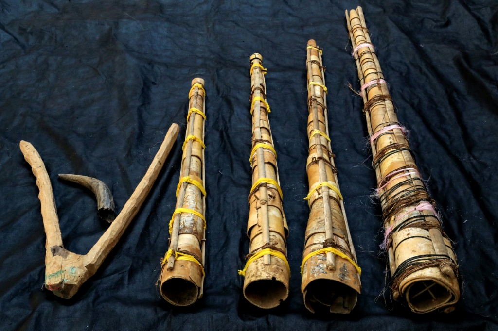 A set of traditional "wazza" instruments (R), and the "qarn" made from an animal horn (L top), and the "affeh" (L bottom)