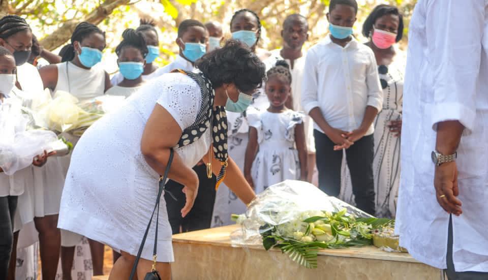 Sadness and tears flow as Lydia Alhassan visits husband's grave