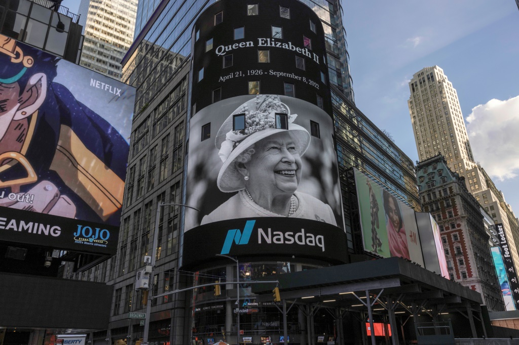 An image of Queen Elizabeth II is displayed at Times Square in New York on September 9, 2022 following her dath at age 96