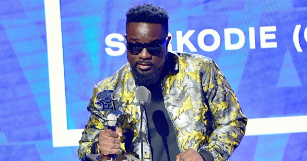Sarkodie: Nigerian presenter says Ghanaians do not appreciate rapper in video; fans react