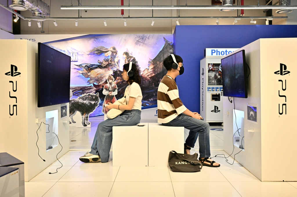 Eager gamers play Final Fantasy XVI in a Seoul store after the highly anticipated title went on sale Thursday