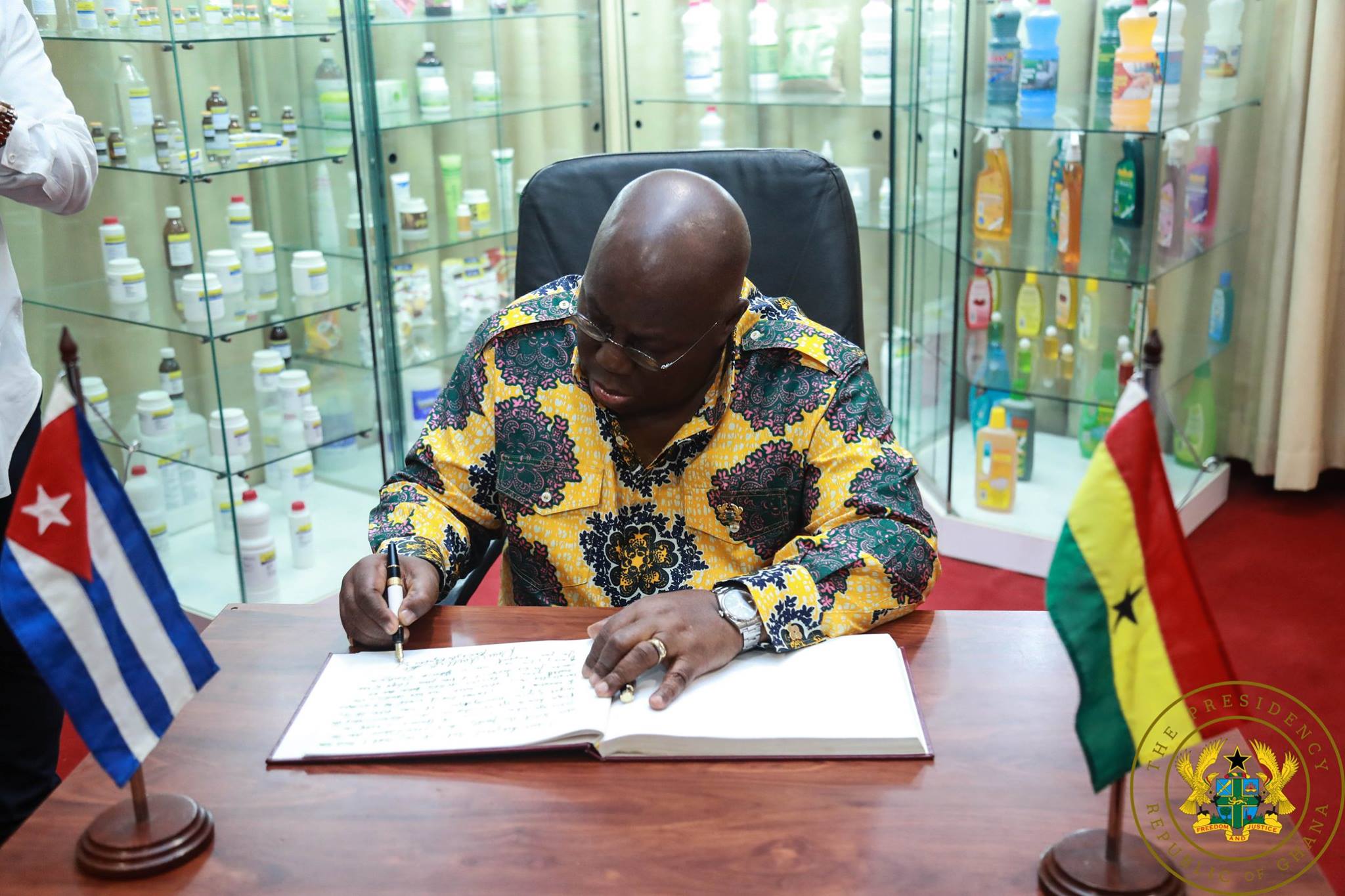 Akufo-Addo bans ministers and deputies from traveling, temporarily