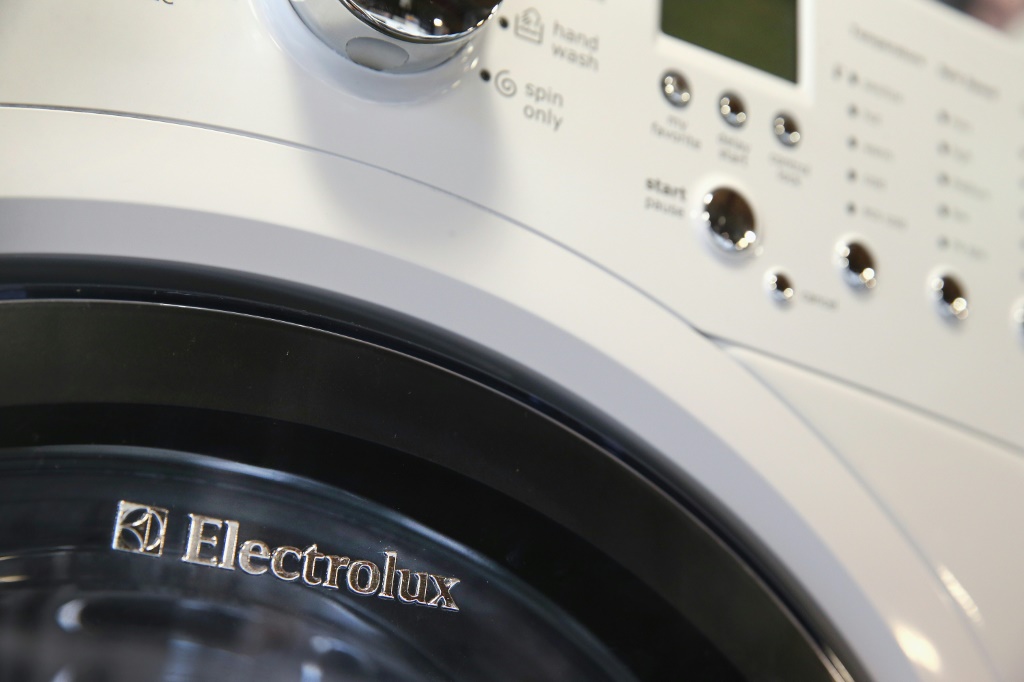 Weaker demand from consumers has pushed Electrolux to cut jobs