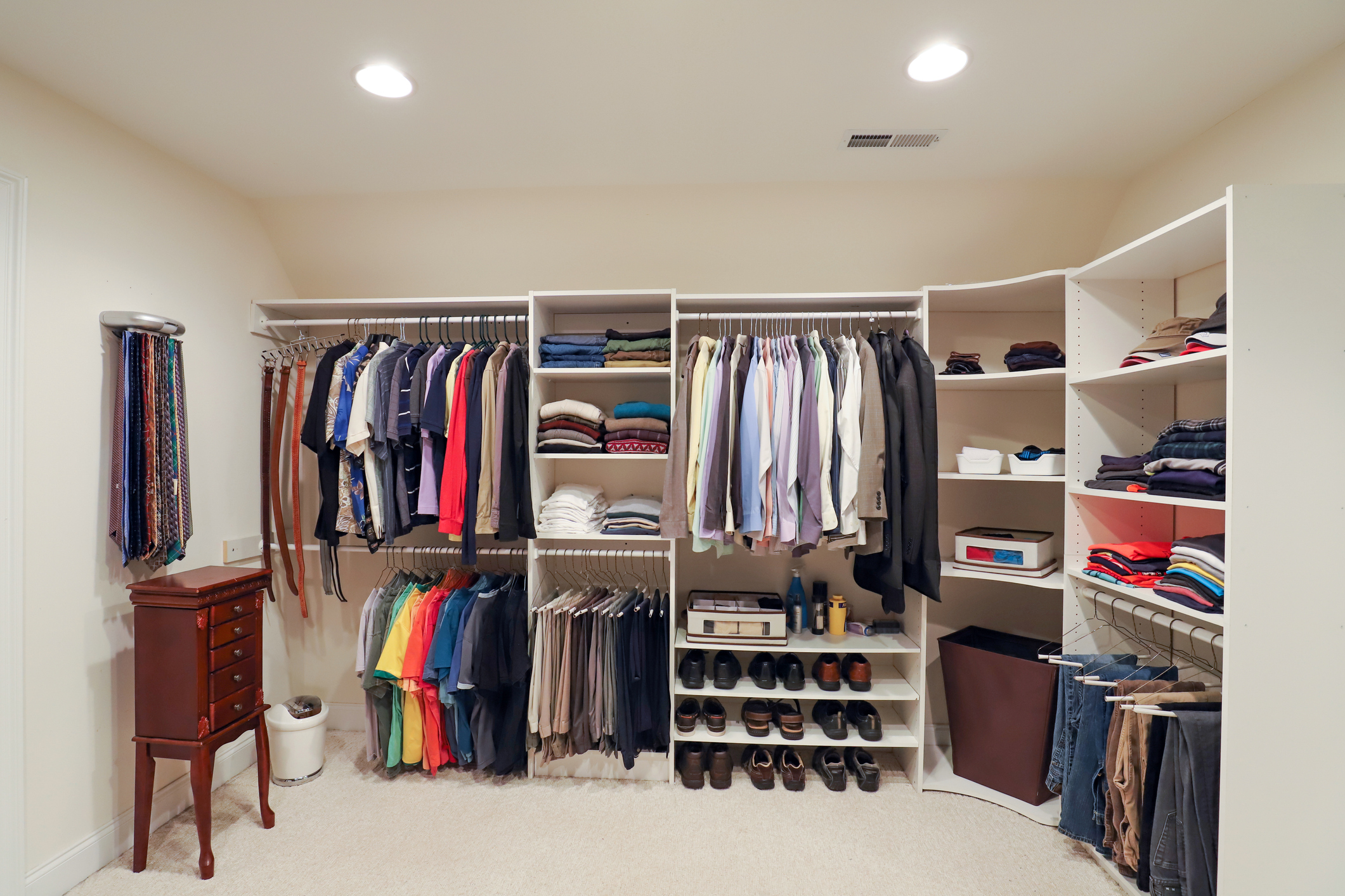 What is the standard closet depth? Everything you need to know about the measurements