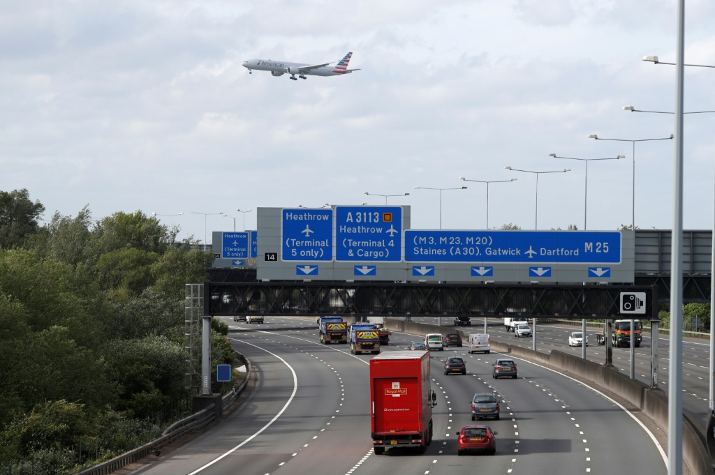 Spain's Ferrovial says it has reached a 2.37 billion pound ($3.01 billion) deal to sell its 25% stake in Heathrow Airport to Paris-based Ardian and Riyahd's Public Investment Fund (PIF)