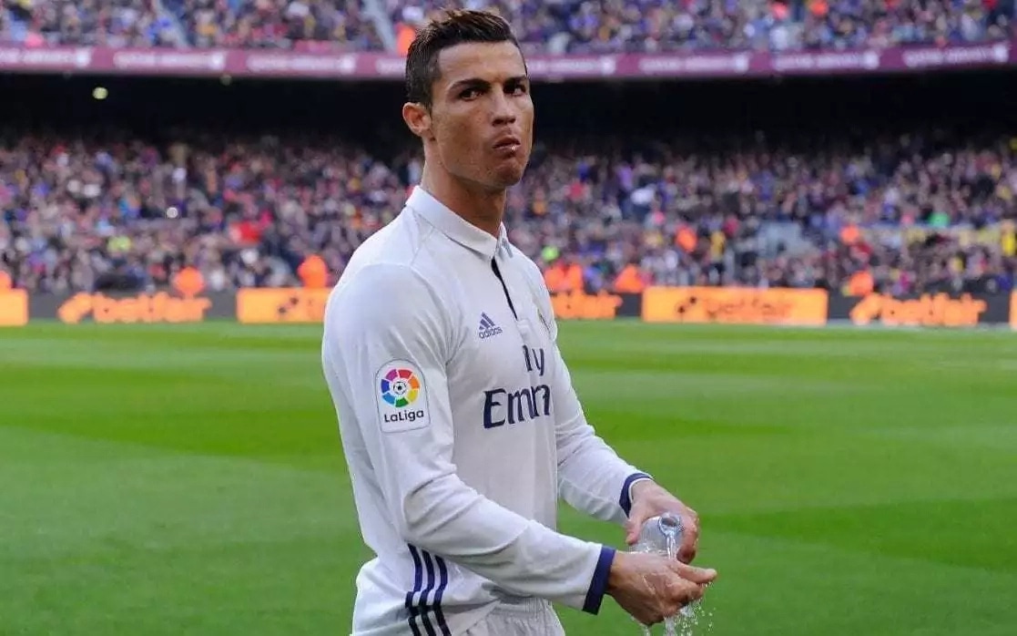 Bizarre! Ronaldo to sell his best car for THIS amount (photo)
